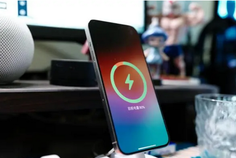 城子河苹果15换屏服务分享用什么充电器给iPhone15充电更好 
